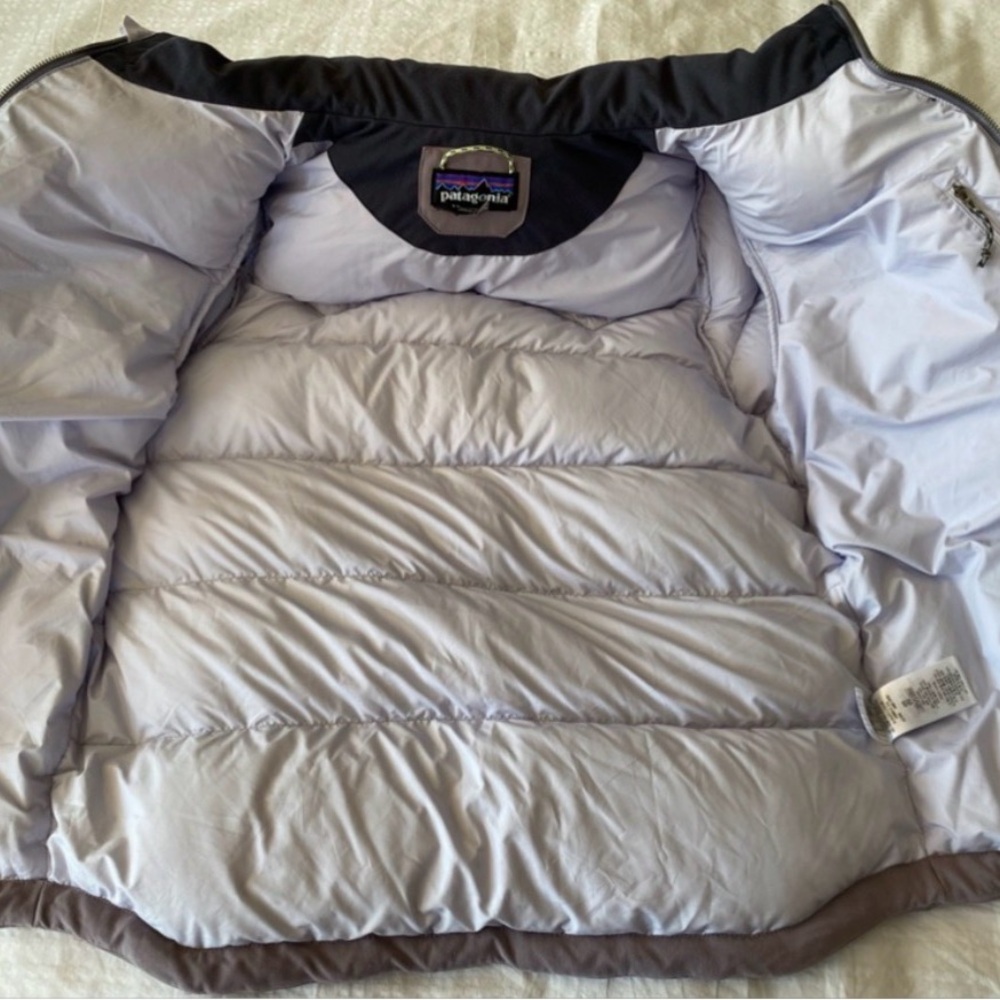 Patagonia Mauve and Black Puffer Jacket - Picture 4 of 5